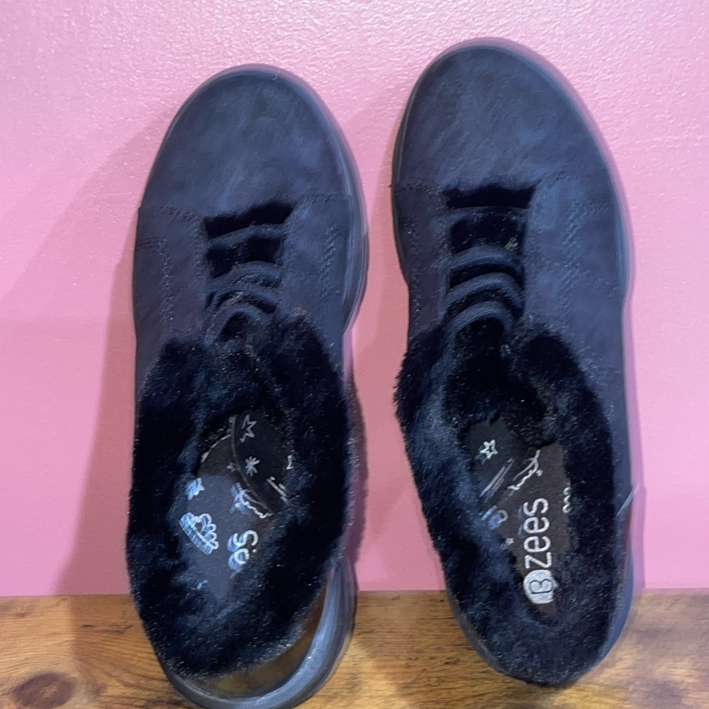 Bzees Golden Cloud 9 Washable Faux Fur-Lined Bootie Black - Picture 3 of 9